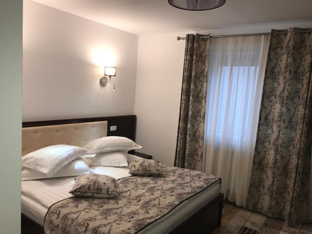 Casa Pino Hotell Braşov Exteriör bild
