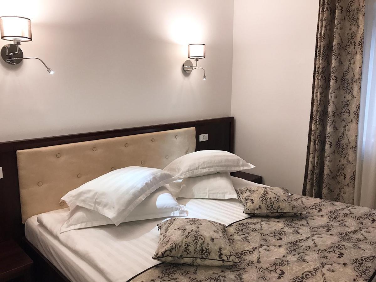Casa Pino Hotell Braşov Exteriör bild