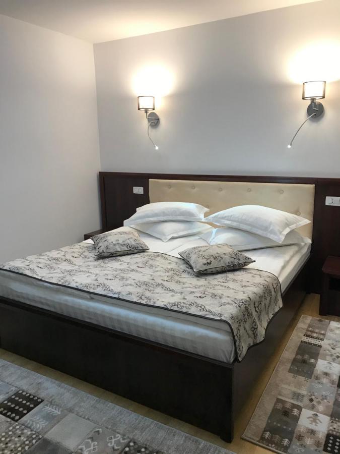 Casa Pino Hotell Braşov Exteriör bild