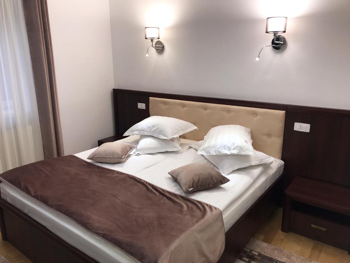 Casa Pino Hotell Braşov Exteriör bild
